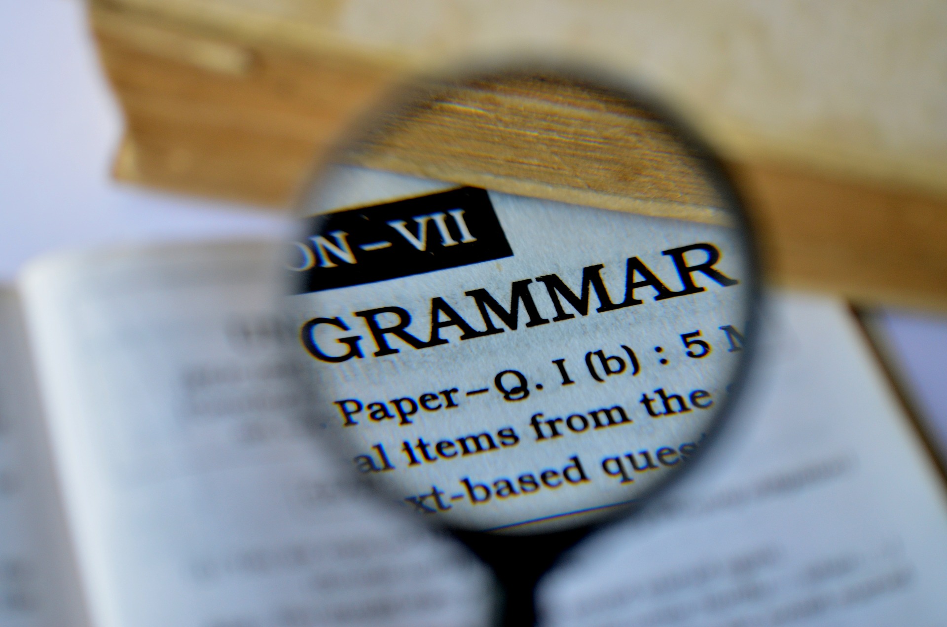 Magnifying glass held over the word grammar